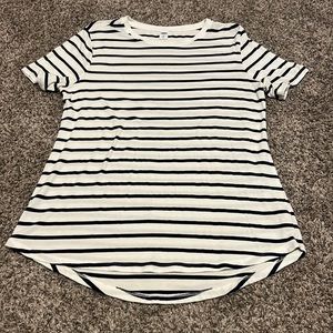Color: white with navy blue stripes